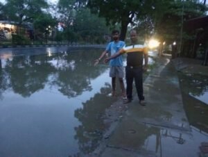 बुलंदशहर डिबाई में बारिश होने की वजह से लोगों के खेत में बारिश का पानी खेत में घुस गया