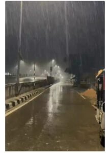 लखनऊ में मूसलाधार बारिश से दिन में छाया अंधेरा, 2 घंटे में ही थमा शहर; फ्लाईओवर के नीचे छिपे लोग, अंडरपास जाम