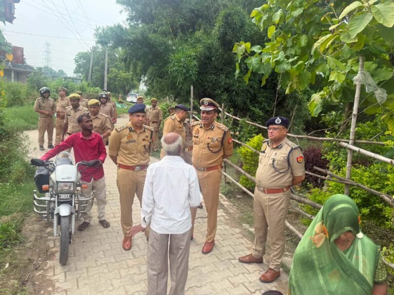 एडीजी लखनऊ प्रवीण कुमार ने घटनास्थल का किया बारीकी से निरीक्षण, पीड़ित परिवार से मिलकर दिलाया न्याय का भरोसा