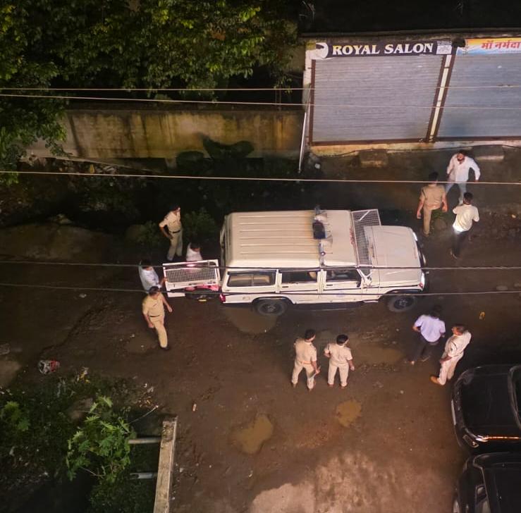 नरसिंहपुर में बालाजी कॉम्प्लेक्स के पास फ्लैट में चली गोली, इलाके में मचा हड़कंप