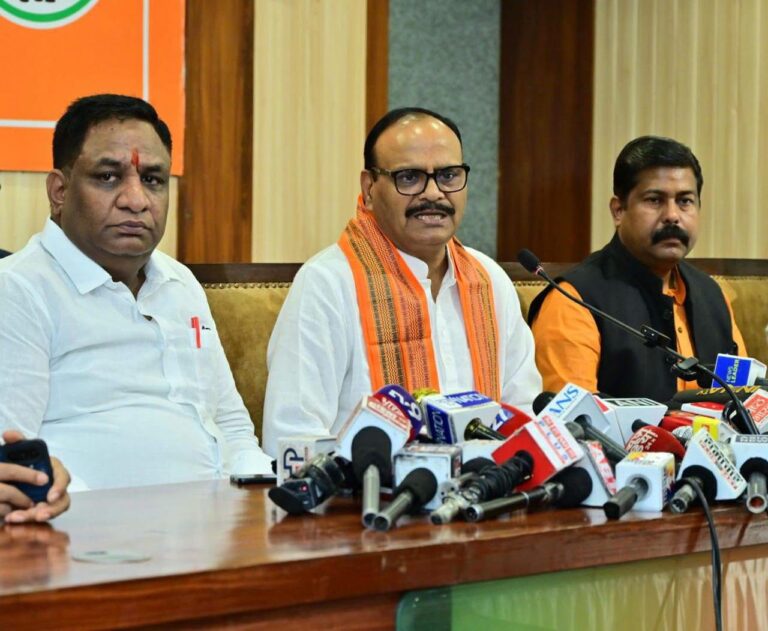 लखनऊ: पीएम मोदी के 25 वर्षों के कार्यकाल की अनकही कहानियां अब रंगमंच पर आएंगी नजर, डिप्टी सीएम बृजेश पाठक ने की घोषणा