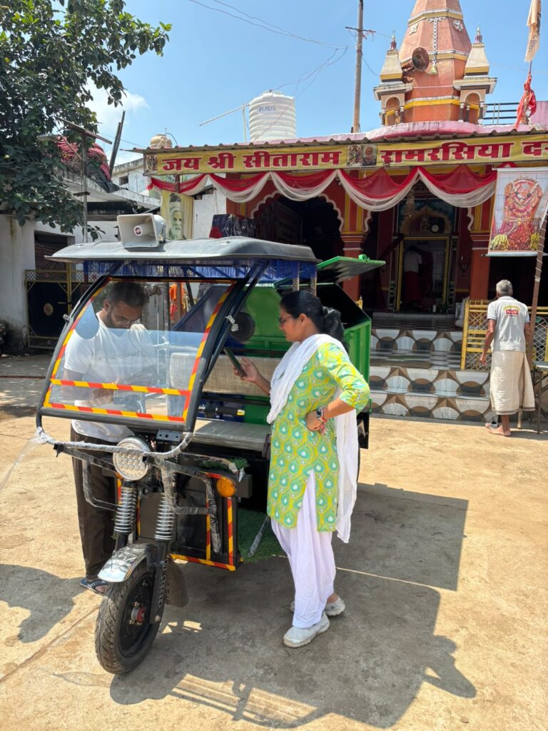 बैटरी ऑटो को बनाया कचरा वाहन, मेहरा गांव में स्वच्छता की नई पहल निर्विरोध सरपंच माया विश्वकर्मा की पहल से गांव में सफाई व्यवस्था को मिली नई दिशा मेहरा गांव, जिला नरसिंहपुर।