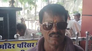 नरसिंहपुर: दादा महाराज मंदिर में शनिवार को उमड़ी श्रद्धालुओं की भीड़, मन्नत पूरी होने पर चढ़ता है खिचड़ी का भोग